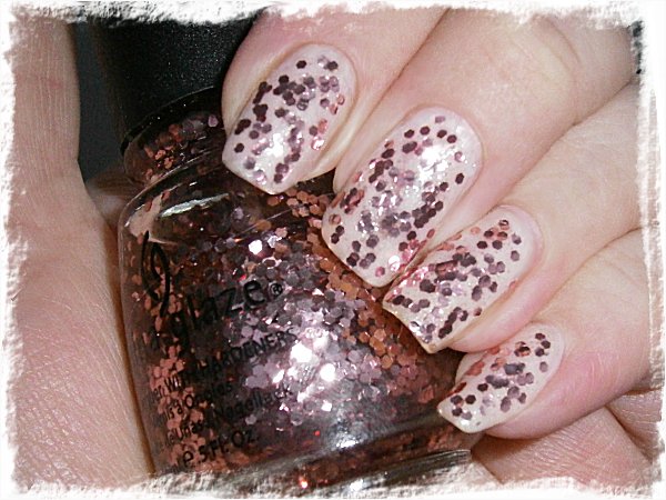 China Glaze Doll House över China Glaze Encouragement